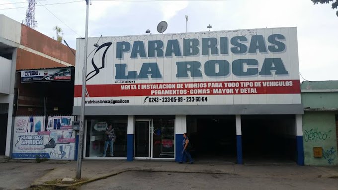 Fachada de Parabrisas La Roca CA